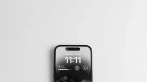 Relógio digital marcando 11:11 representando o significado das horas iguais